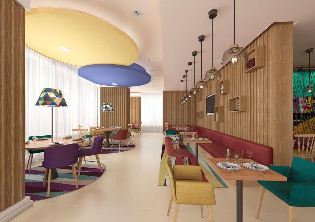 Hampton By Hilton Doha Old Town Hotell Restaurant bilde